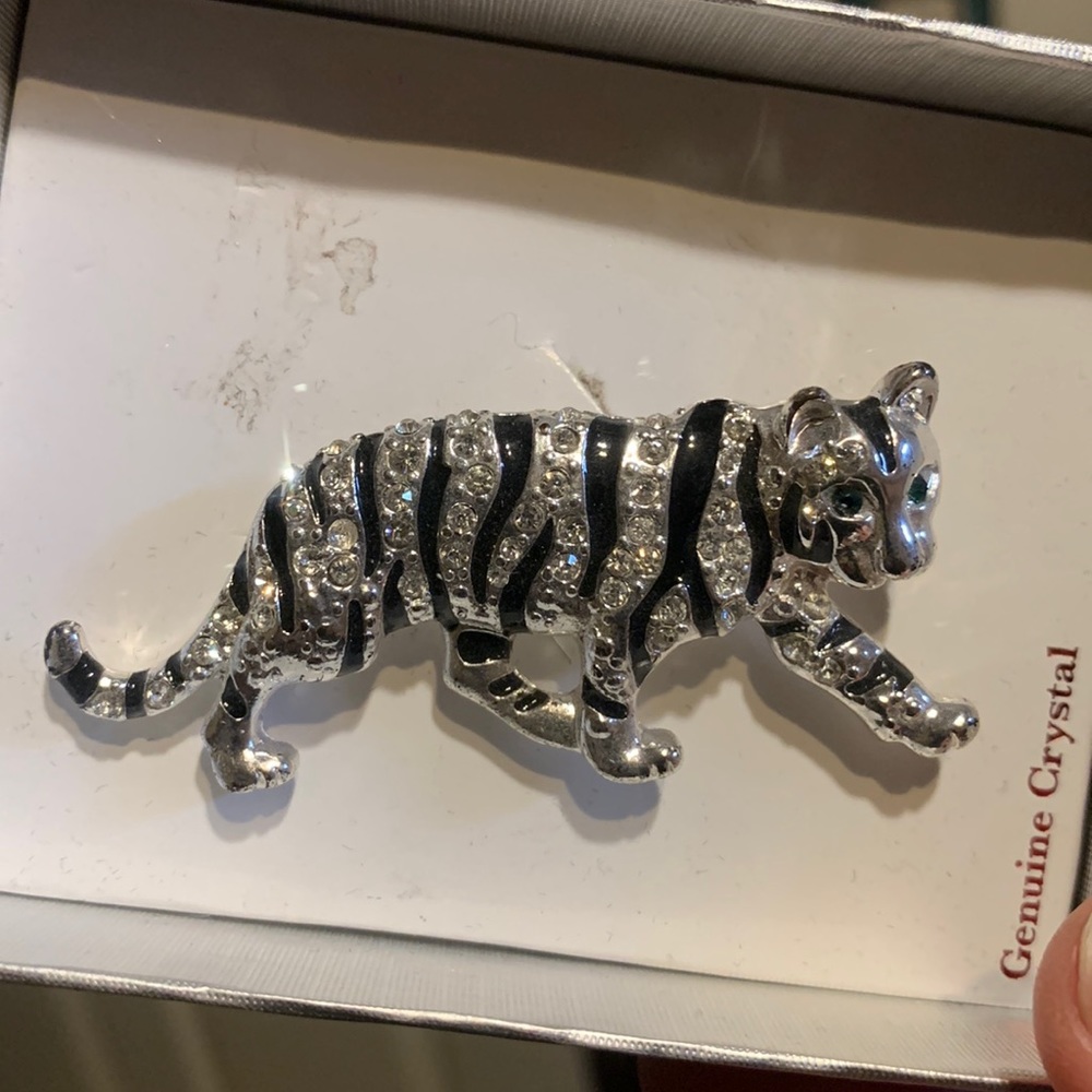 Tiger pin/brooch